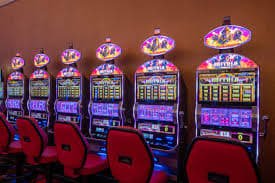 Live casino 2qwin với dealer thật phát trực tiếp 24 giờ